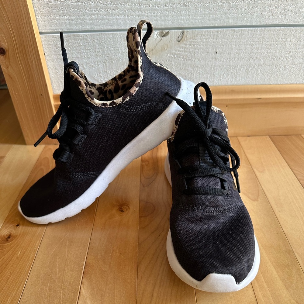 Adidas Running Shoe - Women’s 7.5 - Cloudfoam Pure 2.0